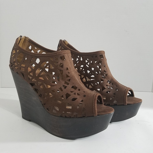 Claudia Tozzi Laser Cut Platform Sandal 8 - Picture 1 of 9
